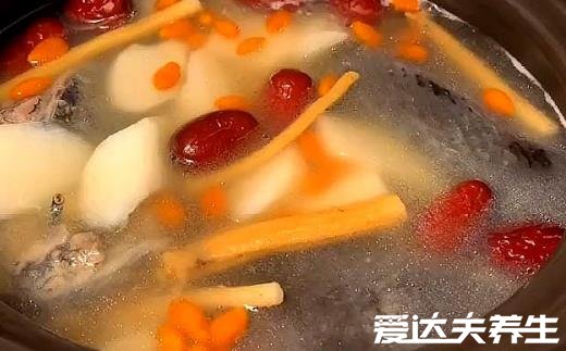 烏雞燉什么補血補氣最好，黃芪/當歸/山藥/紅棗/枸杞(附制作方法)