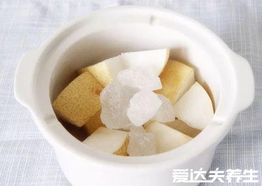 止咳冰糖雪梨水的做法，梨子切塊放電飯煲燉十分簡單(新手也可做)