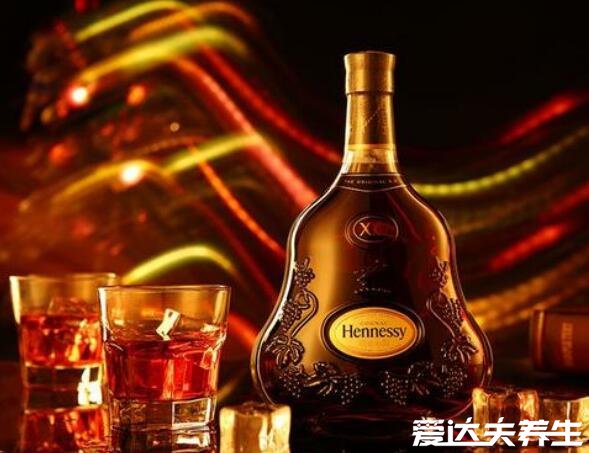 白蘭地是什么酒怎么喝，是水果發(fā)酵的高酒精度蒸餾酒容易入口