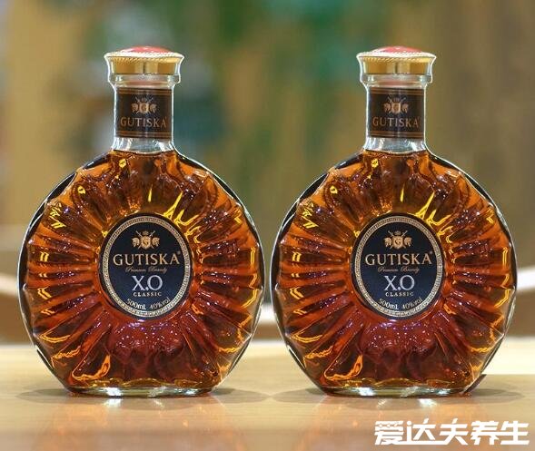 白蘭地是什么酒怎么喝，是水果發(fā)酵的高酒精度蒸餾酒容易入口