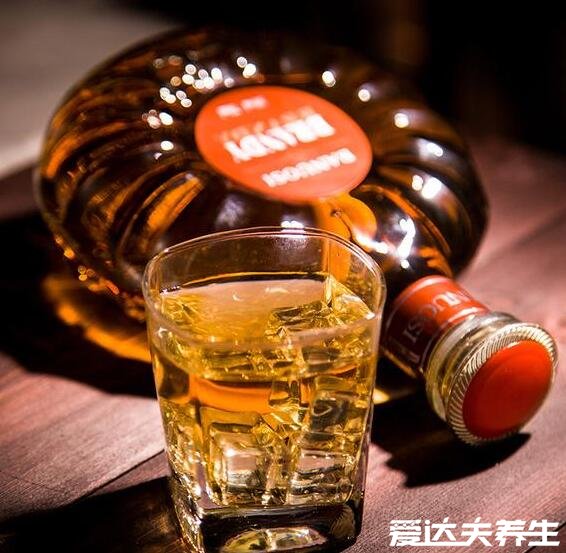 白蘭地是什么酒怎么喝，是水果發(fā)酵的高酒精度蒸餾酒容易入口