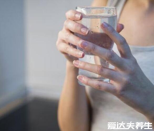 8杯水正確喝水時間表，合理安排喝水時間提神又減肥