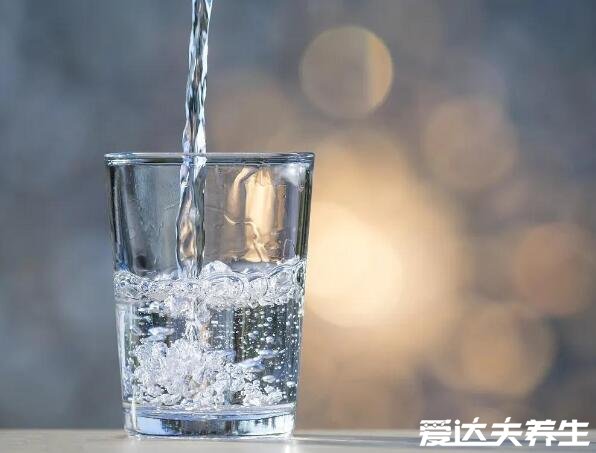 8杯水正確喝水時間表，合理安排喝水時間提神又減肥