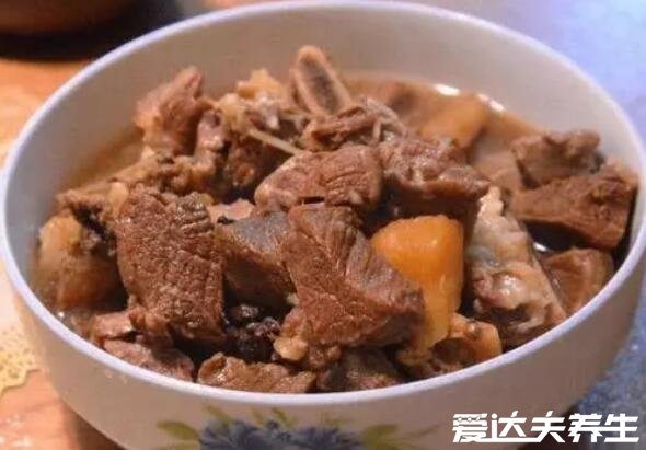 燉牛肉最忌諱兩種佐料，加花椒大料的牛肉又柴又腥