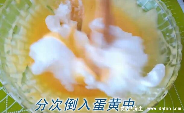 電飯鍋?zhàn)鲎詈?jiǎn)單的蛋糕，只要七步新手小白也能學(xué)(附步驟圖)