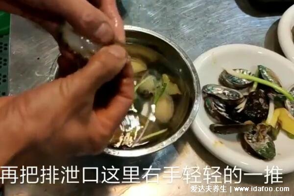 鮑魚(yú)怎么殺和清洗，黑膜和內(nèi)臟一定要處理干凈(視頻圖解)