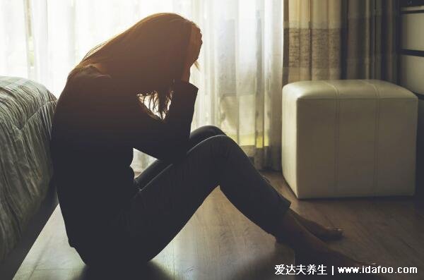 女人艾滋病的三大癥狀，淋巴結(jié)腫大/生殖器皰疹(附10個自查法)