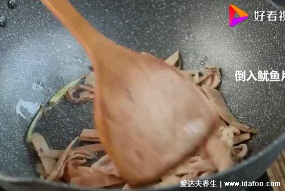 魷魚干怎么做好吃，想下飯就做辣炒魷魚干(幾步就能學會)