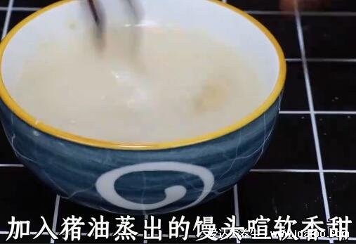 發(fā)面饅頭怎么做又軟又香，加了豬油和白糖(用溫水化酵母粉)