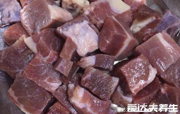 燉牛肉最忌諱兩種佐料，花椒和八角會加重牛肉膻味(附牛肉怎么燉做法)