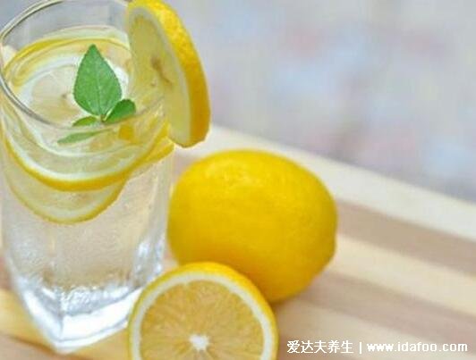 檸檬泡水喝的9大禁忌，超過60℃的水溫破壞營養(yǎng)還酸澀(過量傷胃)