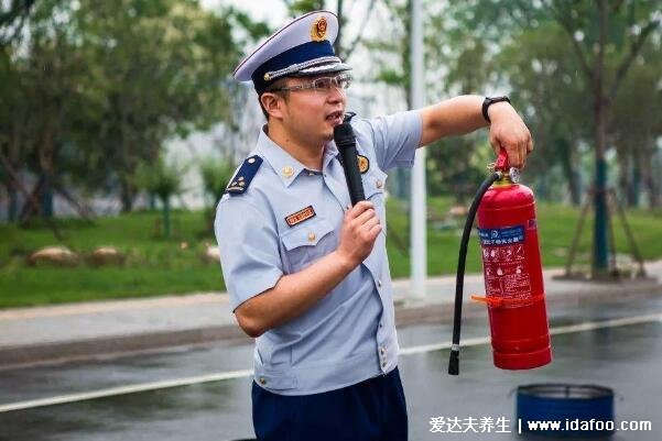 泡沫滅火器不能用于撲救什么火災(zāi)?水溶性可燃易燃液體/E類火災(zāi)