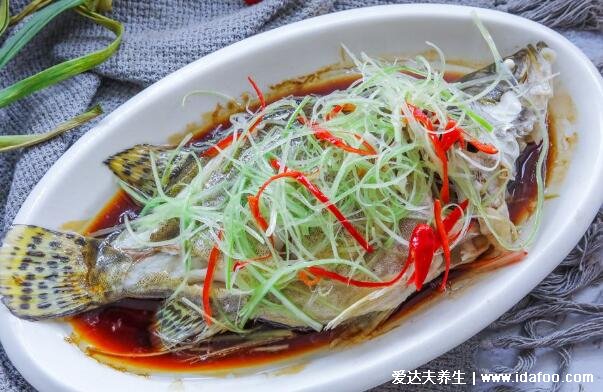 清蒸魚多長時(shí)間最佳，蒸鍋上汽后8-15分鐘最佳口感嫩滑