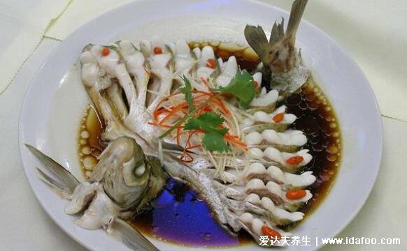 清蒸魚多長時(shí)間最佳，蒸鍋上汽后8-15分鐘最佳口感嫩滑