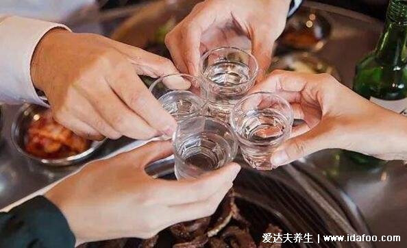 白酒不能和什么一起吃，注意頭孢配酒說走就走(食物相克大全)