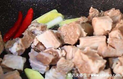 驢肉怎么燉好吃又爛，土豆紅燒驢肉好吃沒有腥味(附視頻做法)